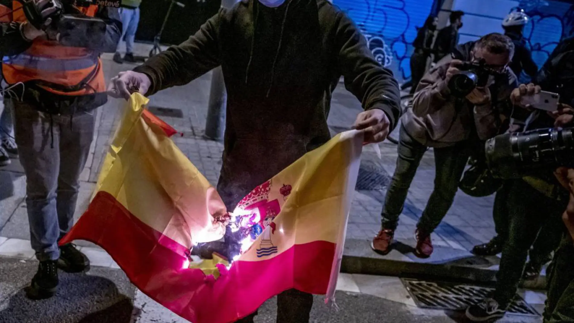 Quema de una bandera española