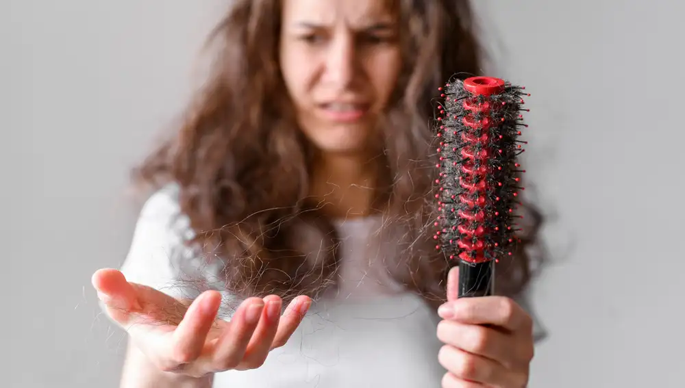 En otoño, y tras los excesos del verano, es habitual sufrir una mayor caída de pelo