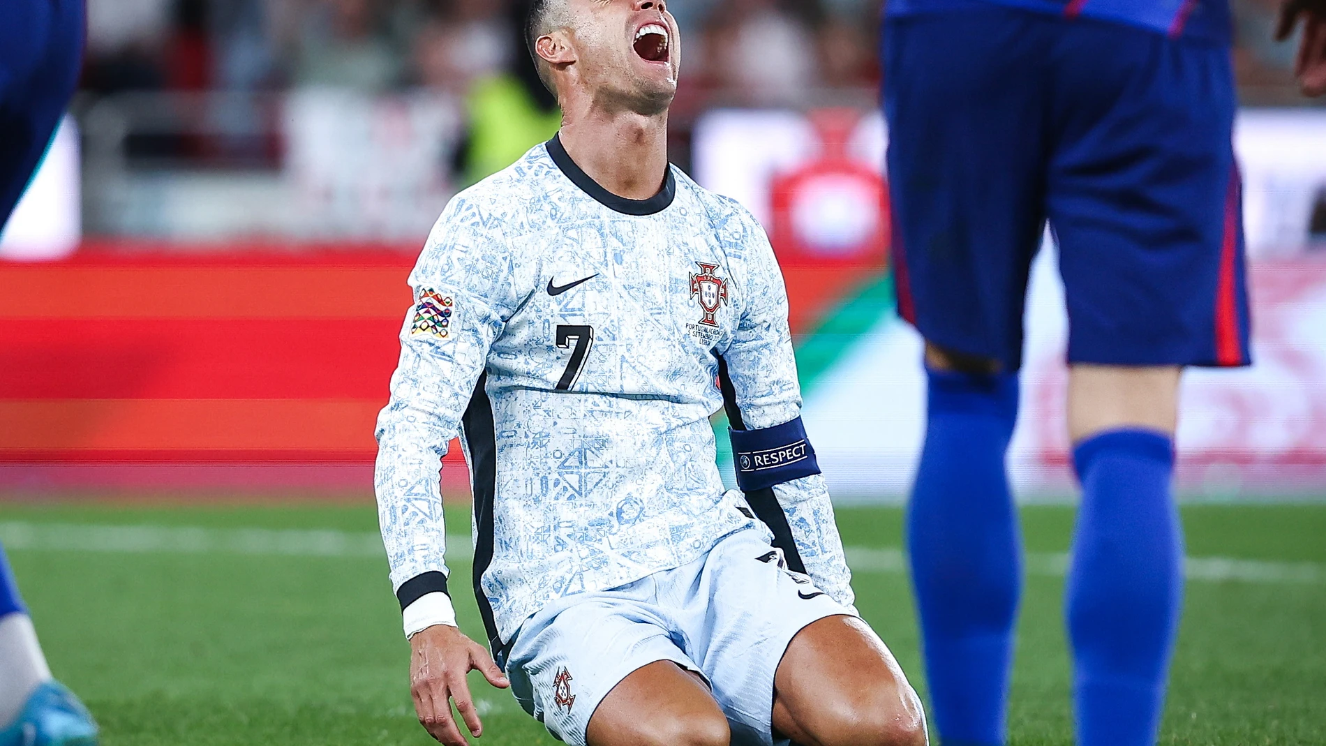 Lisbon (Portugal), 05/09/2024.- Cristiano Ronaldo of Portugal falls to the ground during the UEFA Nations League group A soccer match between Portugal and Croatia, in Lisbon, Portugal, 05 September 2024. (Croacia, Lisboa) EFE/EPA/RODRIGO ANTUNES