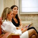 La consellera de Hacienda Ruth Merino y la de Innovación, Nuria Montes