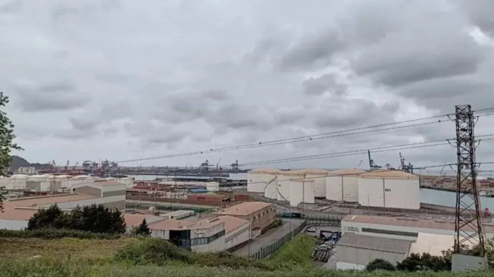 Archivo - Puerto gijonés de El Musel