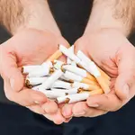 Un montón de cigarrillos que sugieren dejar de fumar