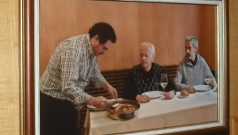 Imagen de la visita de Imanol Arias y Juan Echanove al local