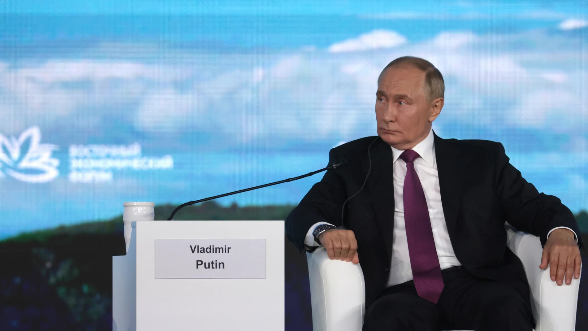 Vladivostok (Russian Federation), 04/09/2024.- Russian President Vladimir Putin attends a plenary session of the 2024 Eastern Economic Forum (EEF) at the Far Eastern Federal University in Vladivostok, Russia, 05 September 2024. (Rusia) EFE/EPA/VYACHESLAV PROKOFYEV/SPUTNIK/KREMLIN POOL MANDATORY CREDIT