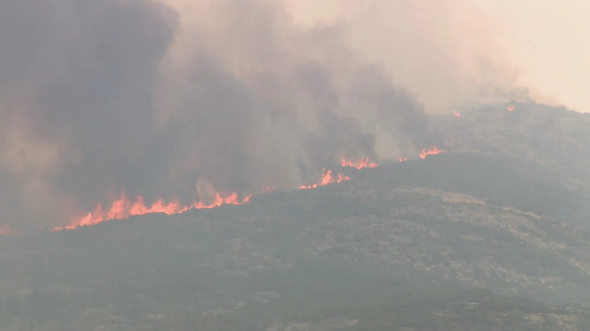 Imagen del incendio en la tarde de ayer.