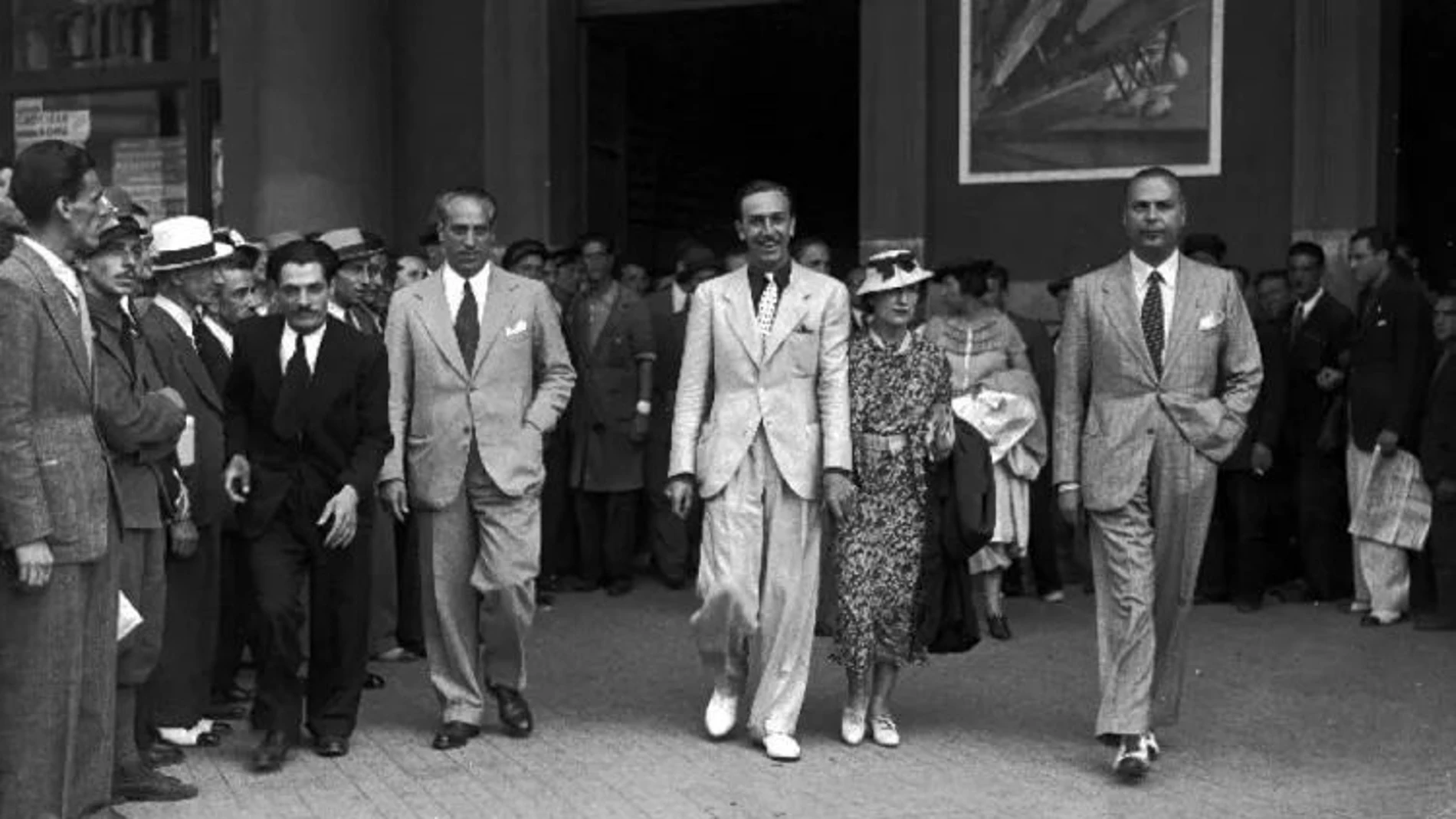 Walt Disney, en el centro de la imagen, durante su visita a Roma en 1935