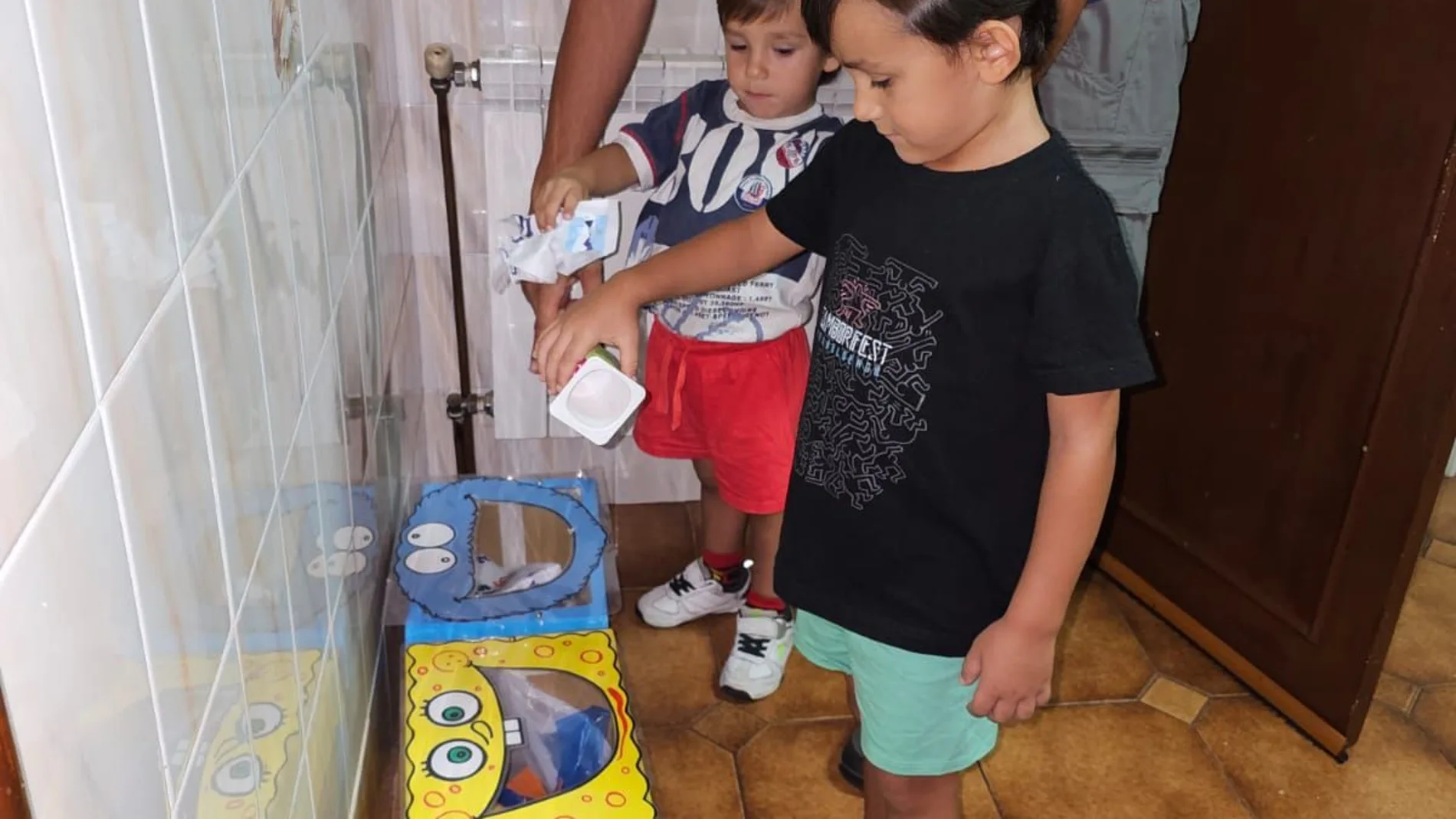 Familia reciclando