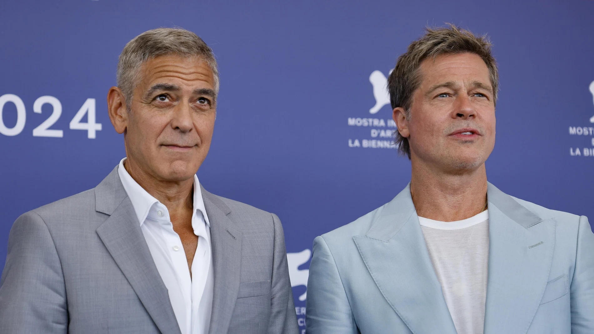 Venice (Italy), 01/09/2024.- US actors George Clooney (L) and Brad Pitt pose at a photocall of 'Wolfs' at the 81st annual Venice International Film Festival, in Venice, Italy, 01 September 2024. The movie is presented out of competition at the festival running from 28 August to 07 September 2024. (Cine, Italia, Niza, Venecia) EFE/EPA/FABIO FRUSTACI