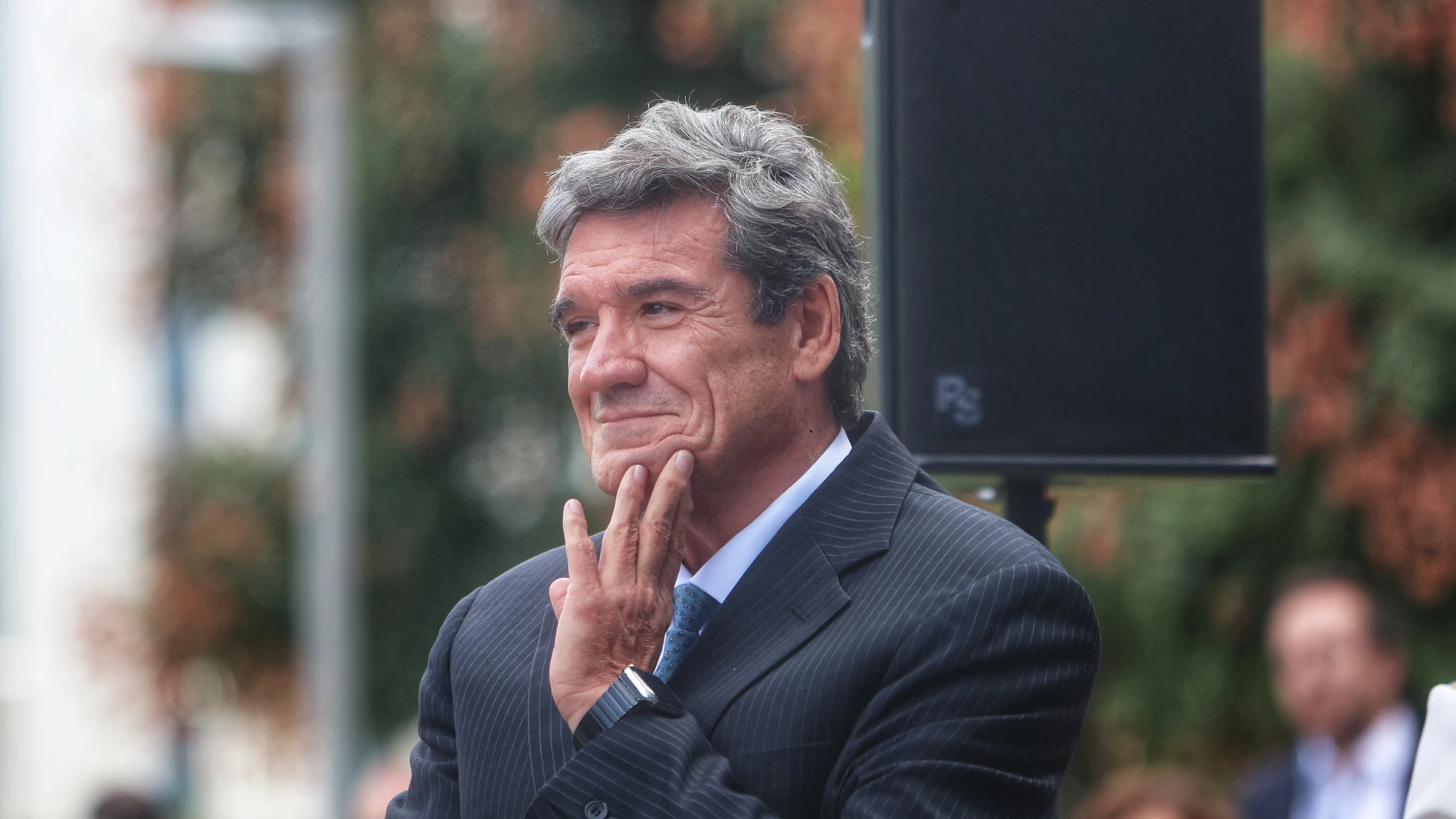 El ministro para la Transformación Digital y de la Función Pública, Óscar López, recibe su cartera de manos del ministro saliente, José Luis Escrivá, en la sede del Ministerio, a 6 de septiembre de 2024, en Madrid (España). Óscar López fue secretario general del PSOE de Castilla y León entre 2008 y 2012, y líder de la oposición en esa comunidad autónoma. Desde 2021, ha sido director del Gabinete de la Presidencia del Gobierno de España desde 2021, hasta que sustituye al ministro saliente, Jos...