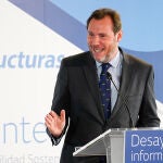 Óscar Puente participa en Granada a un desayuno informativo del Diario Ideal