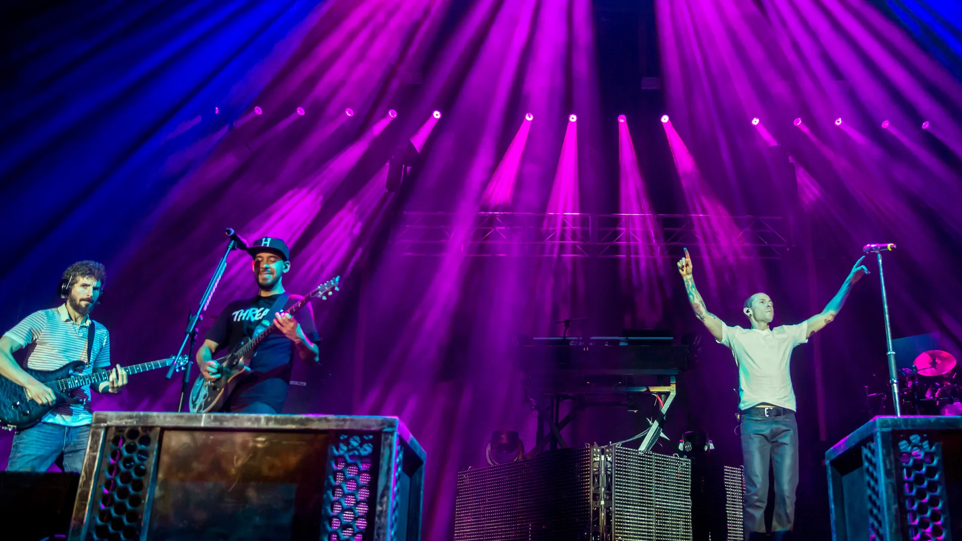 May 24, 2015 - San Antonio, Texas, U.S - BRAD DELSON, MIKE SHINODA, and CHESTER BENNINGTON with Linkin Park performs at the River City Rockfest at the AT&T Center in San Antonio, Texas. Linkin Park frontman CHESTER BENNINGTON died of an apparent suicide on July 20, 2017. (Foto de ARCHIVO) 24/05/2015