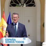 Feijóo y sus 'barones' exigen que Sánchez acepte blindar la autonomía fiscal de CCAA para poder hablar de financiación