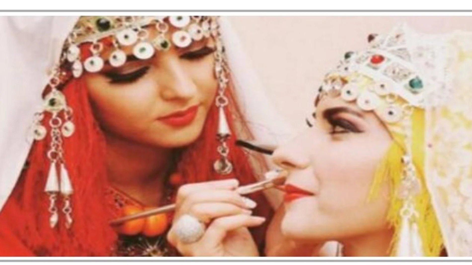 Mujeres ataviadas al estilo amazigh