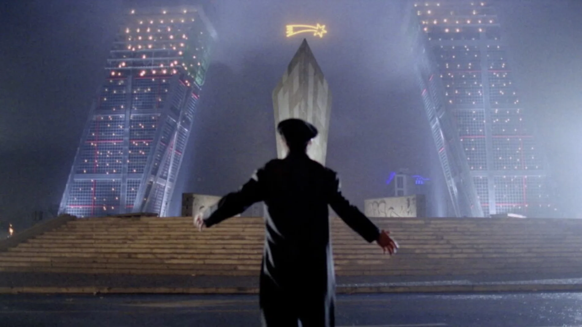 Las Torres Kio, en el tramo final de "El día de la bestia"
