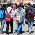 El peso de las mochilas no provoca dolores de espalda ni escoliosis