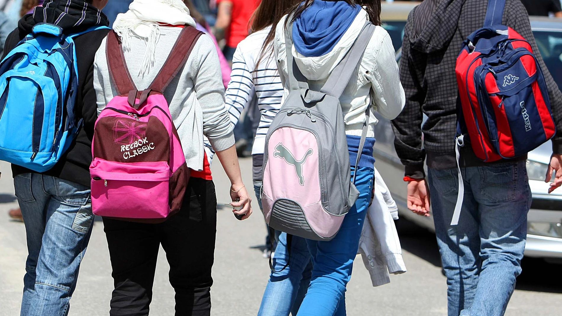 El peso de las mochilas no provoca dolores de espalda ni escoliosis