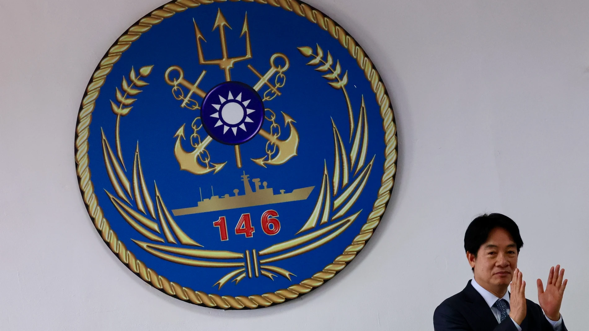 Taipei (Taiwan), 06/09/2024.- Taiwan President William Lai (C) reacts during his visit inside a naval base in Penghu County, Taiwan, 06 September 2024. President Lai stated on 02 September that Beijing's motive for wanting to annex Taiwan is to 'transform the rules-based global order' and pursue 'hegemony,' rather than concerns about 'territorial integrity.' He noted in a television interview on Sunday evening that China's plan to attack and annex Taiwan does not stem from the actions or stat...