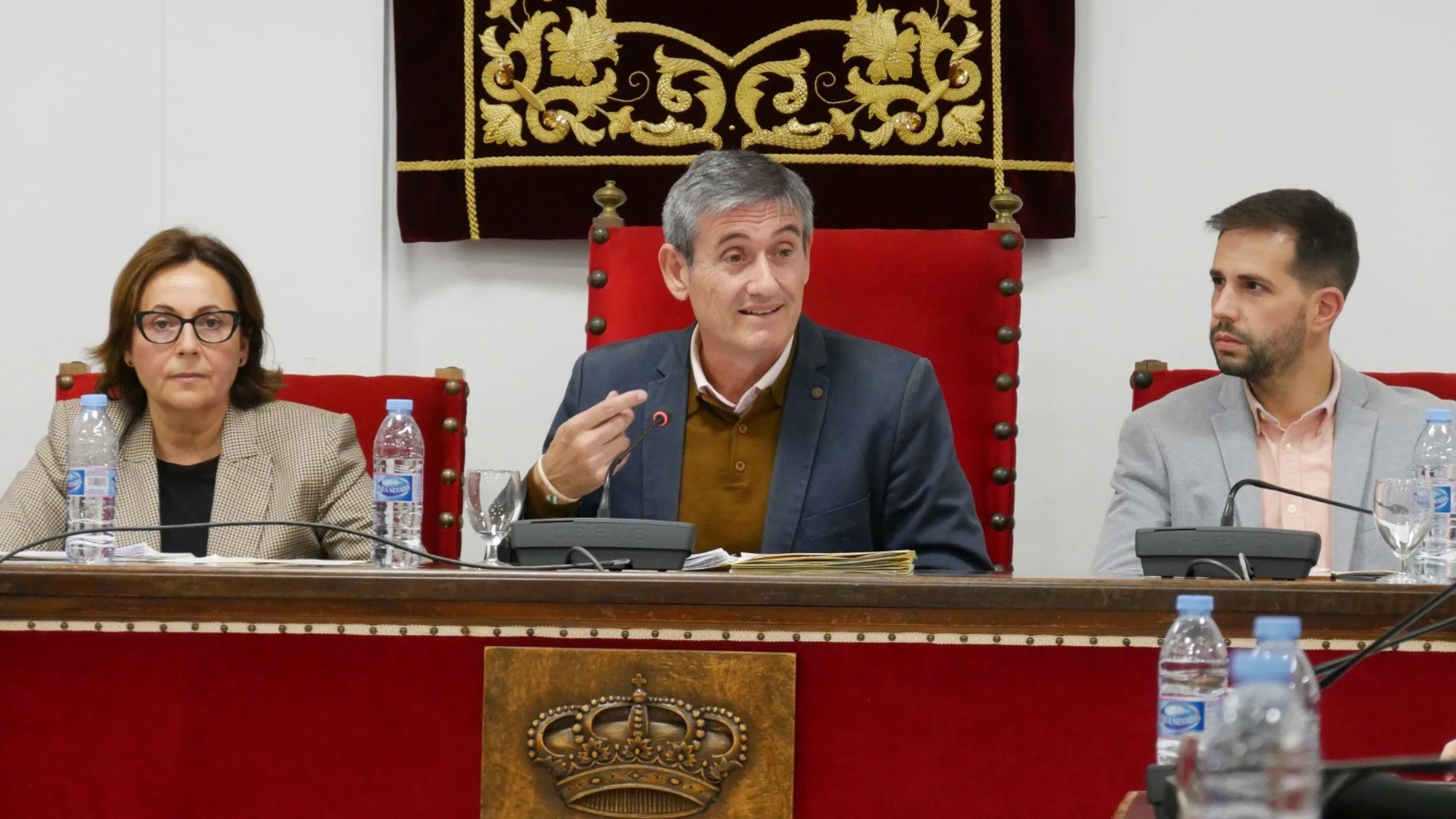 El alcalde de Adra, Manuel Cortés, durante un pleno