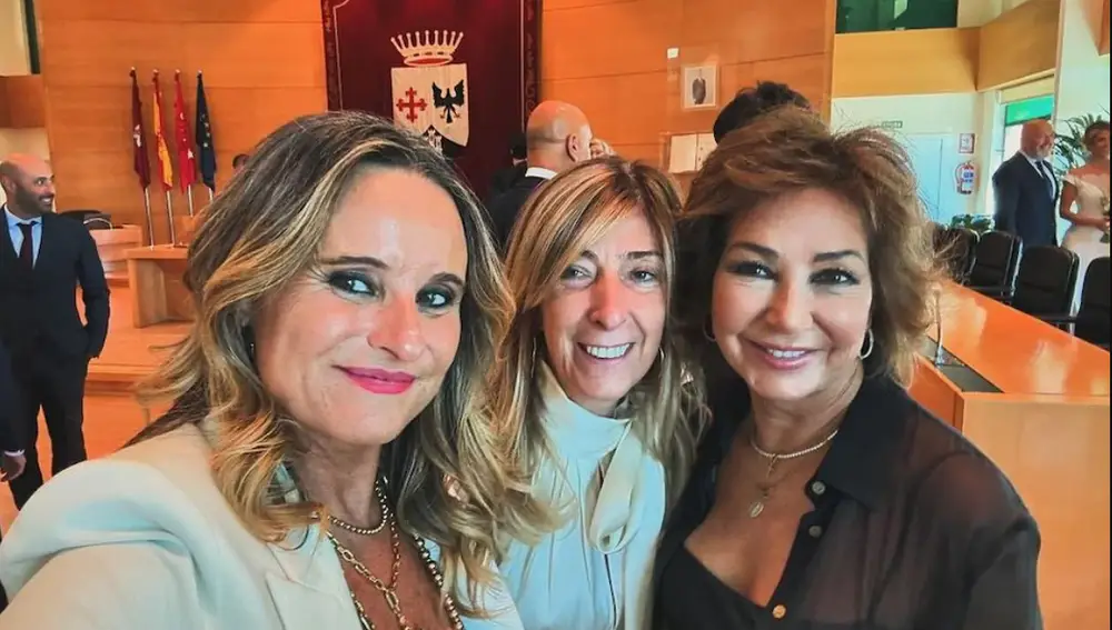 Ana Rosa Quintana durante la celebración de la boda