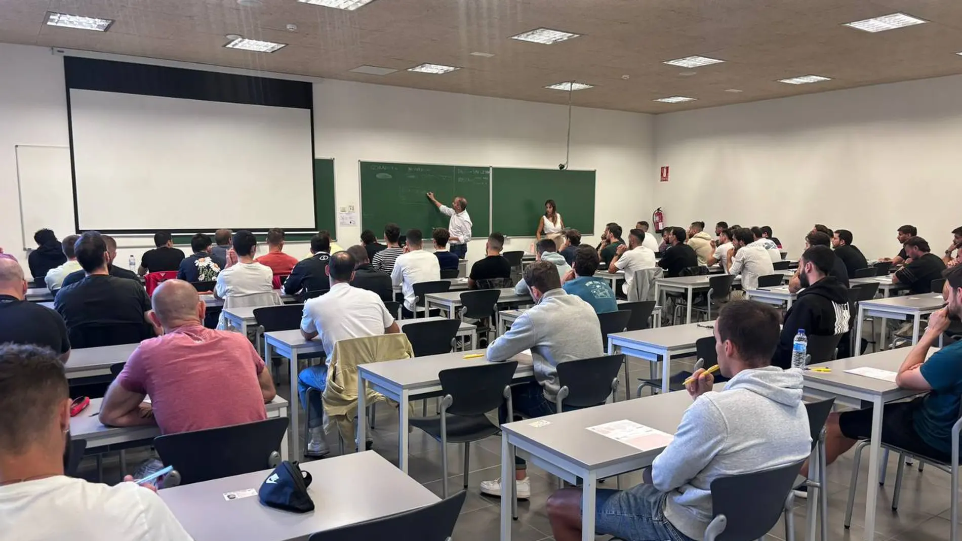 Examen para ser bombero conductor al que han asistido 890 aspirantes para 24 plazas