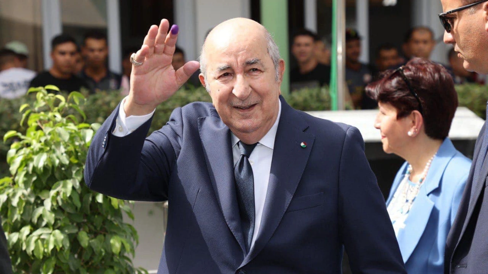Algiers (Algeria), 07/08/2024.- A handout picture provided by the Algerian Presidency Press Service shows Algerian President, Abdelmadjid Tebboune (L), reacting outside of a polling station during the Presidential elections in Algiers, Algeria, 07 September 2024. According to the National Independent Authority for Elections (ANIE), more than 24 million Algerians are called to the polls to elect a new president of the republic for a five-year term. Three candidates are running for this electio...