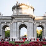 Madrid es Moda abre la Semana de la Moda de Madrid con un desfile en la Puerta de Alcalá