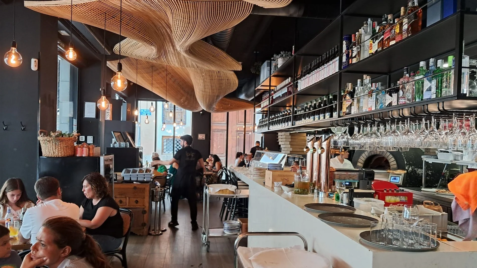 Interior del restaurante Le Favole, en el centro de Valencia