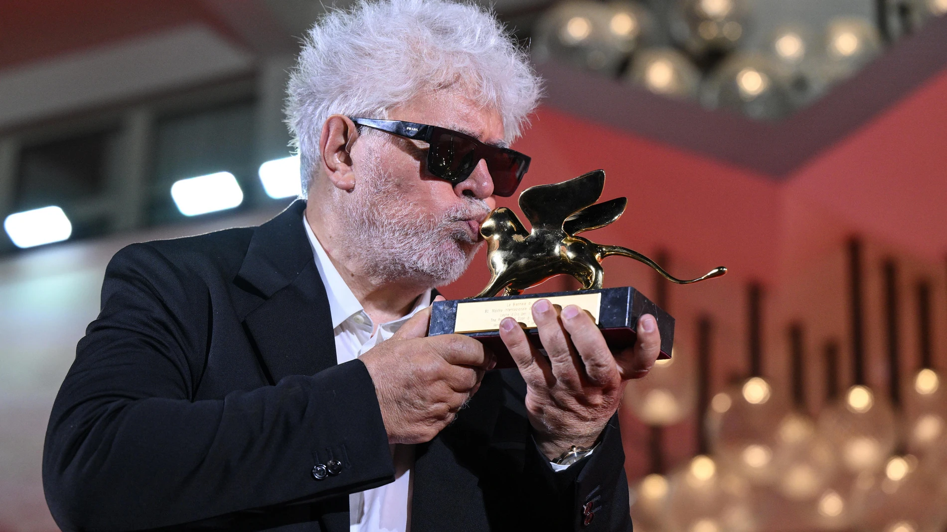 Venice (Italy), 07/09/2024.- Spanish director and screenwriter Pedro Almodovar holds the Golden Lion award for his movie 'The Room Next Door' during the closing ceremony of the 81st annual Venice International Film Festival, in Venice, Italy, 07 September 2024. (Cine, Italia, Niza, Venecia) EFE/EPA/ETTORE FERRARI