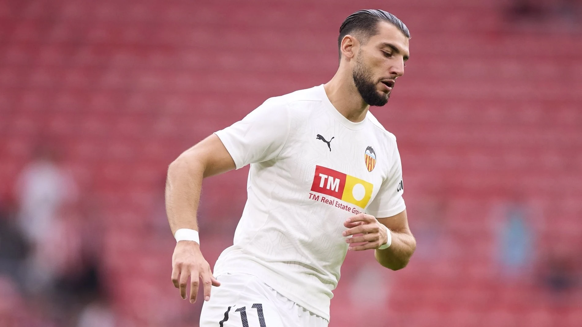 El Valencia CF abre expediente a Rafa Mir por su "modo de proceder en su tiempo de descanso"