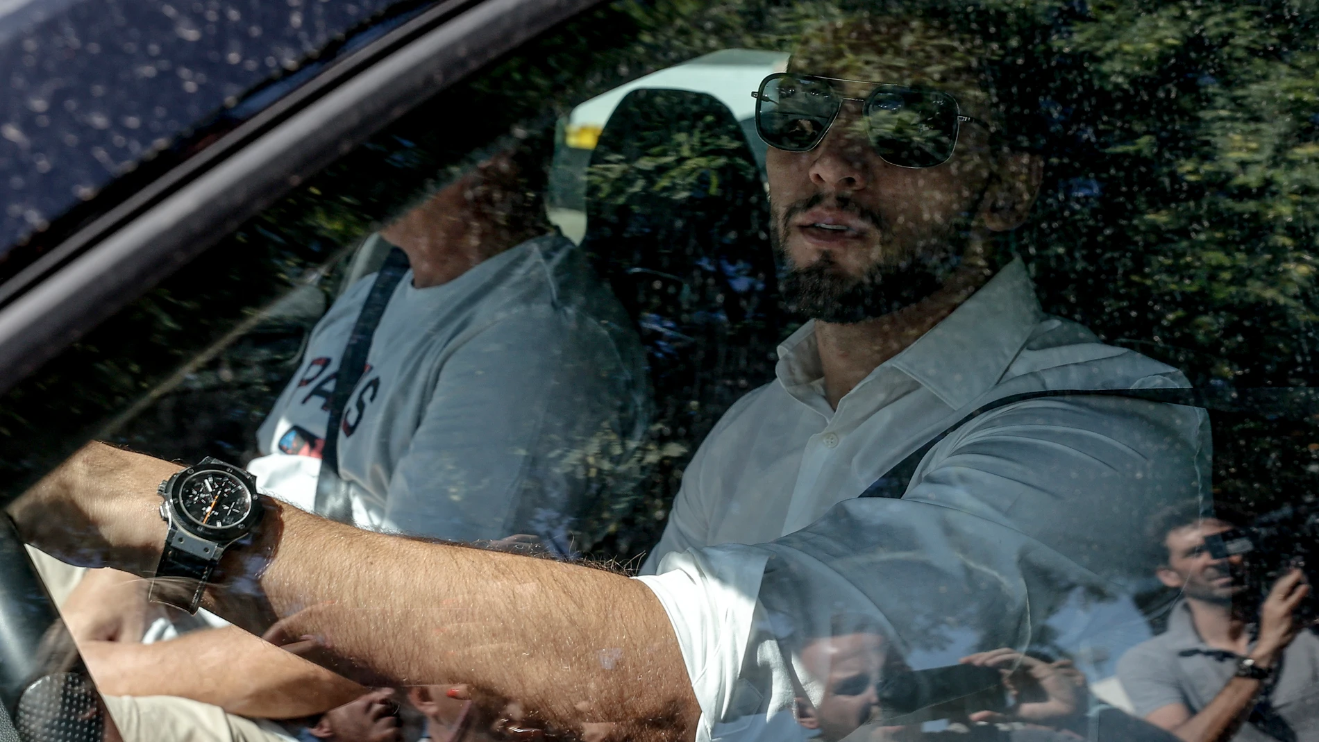 FOTODELDÍA GRAFCVA2605. PATERNA (VALENCIA), 09/09/2024.- El jugador Rafa Mir, en libertad provisional investigado como un presunto autor de un delito de agresión sexual con acceso carnal, abandona este lunes al mediodía la ciudad deportiva del Valencia, club en el que juega cedido esta campaña, tras mantener una reunión para aclarar su situación con la entidad. EFE/Manuel Bruque