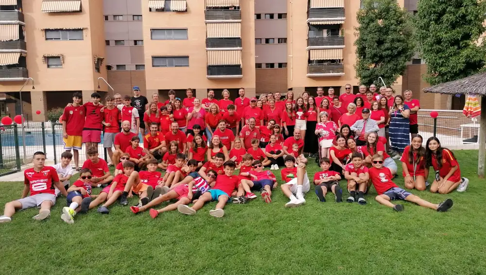 Muchos españoles se han vestido de rojo este fin de semana para apoyar a Duchenne Parent Proyect