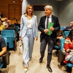 La directora de Acción Exterior de la Junta de Castilla y León, Irene Muñoz, participa en el acto de reconocimiento con motivo del Día del Cooperante 2024. Junto a ella, el delegado territorial de la Junta, Eduardo Diego