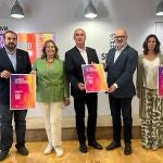 El alcalde de Segovia, José Mazarías, presenta junto a la concejala de Turismo, May Escobar, y el concejal de Cultura, Juan Carlos Monroy, la programación de la Noche del Patrimonio