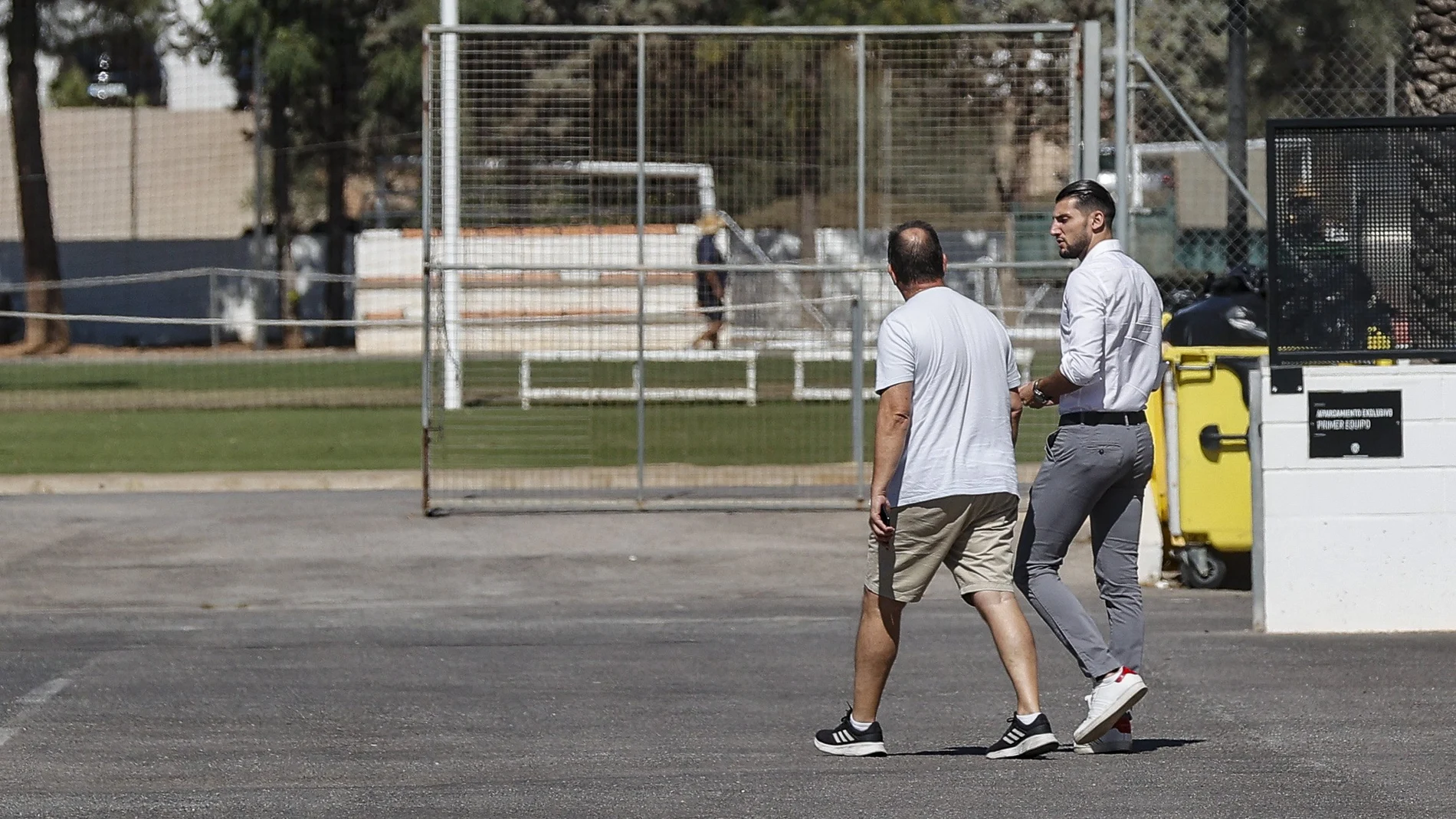 Rafa Mir se reunió ayer con el club en Paterna