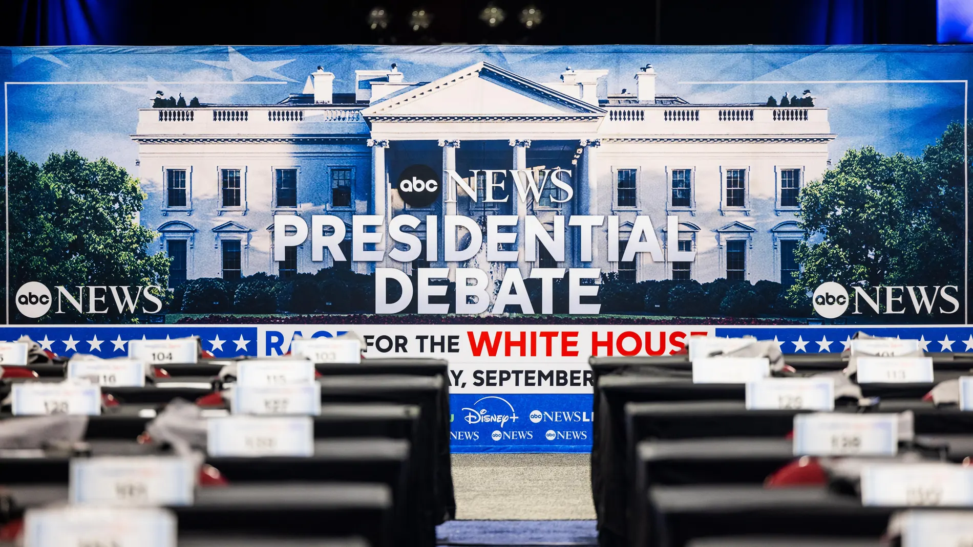 Philadelphia (United States), 09/09/2024.- A billboard advertising the upcoming presidential debate between former US president Donald J. Trump and current Vice President Kamala Harris in the debate'Äôs press file in Philadelphia, Pennsylvania, USA, 09 September 2024. The two candidates will face off for 90 minutes in their only planned debate of the 2024 presidential election. (Elecciones, Filadelfia) EFE/EPA/JIM LO SCALZO