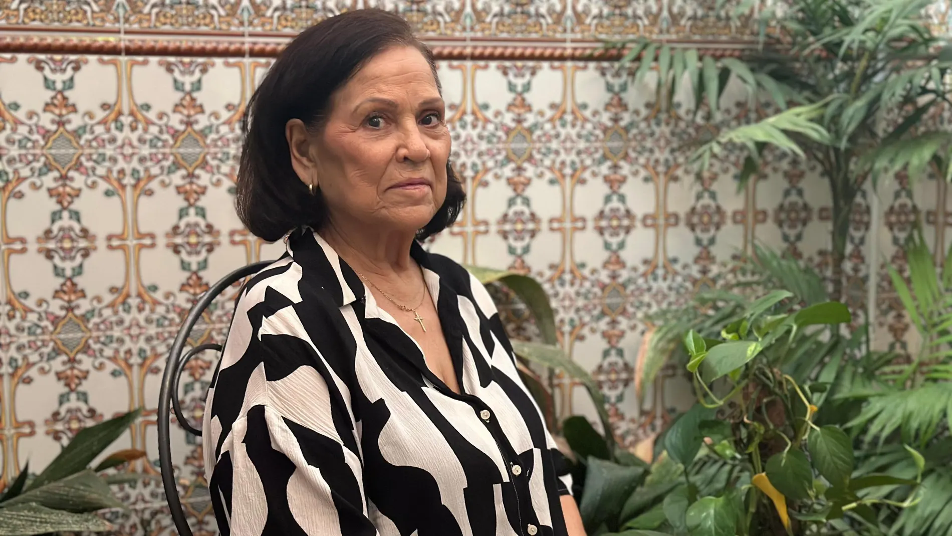 Ana García, superviviente del virus del Nilo, en su casa de Coria del Río, Sevilla