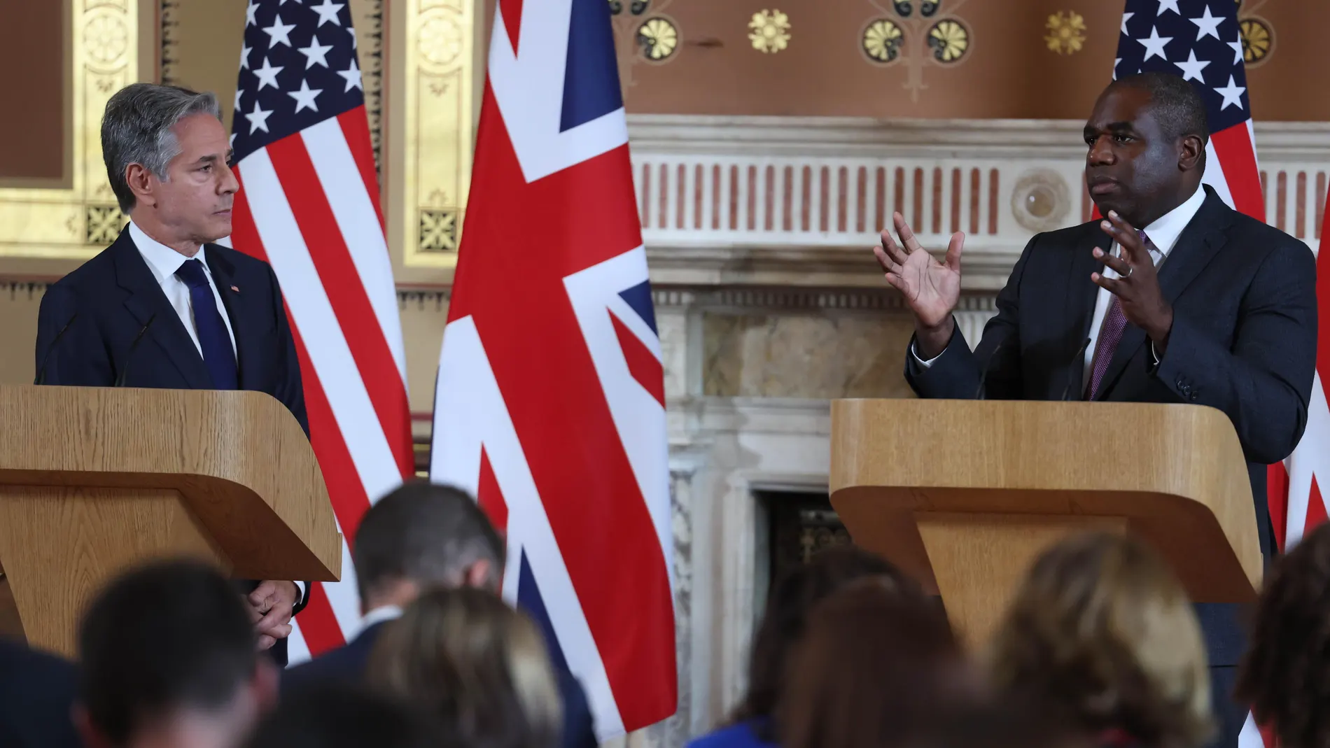London (United Kingdom), 10/09/2024.- US Secretary of State Antony Blinken (L) and Britain's Foreign Secretary David Lammy (R) hold a press conference as part of a strategic dialogue at the Foreign, Commonwealth and Development Office in London, Britain, 10 September 2024. Blinken is visiting the UK as part of a strategic dialogue visit. (Reino Unido, Londres) EFE/EPA/NEIL HALL / POOL