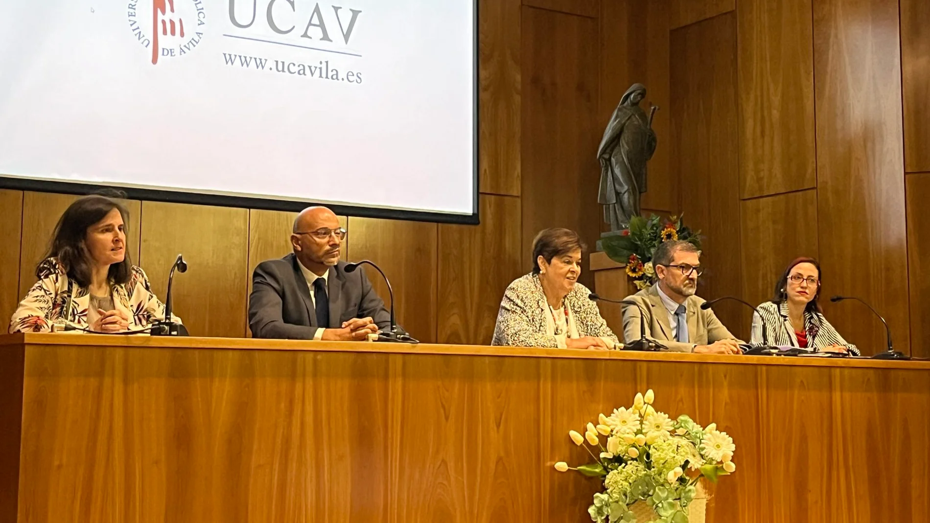 Sáez Yuguero durante la inauguración del curso académico en la UCAV