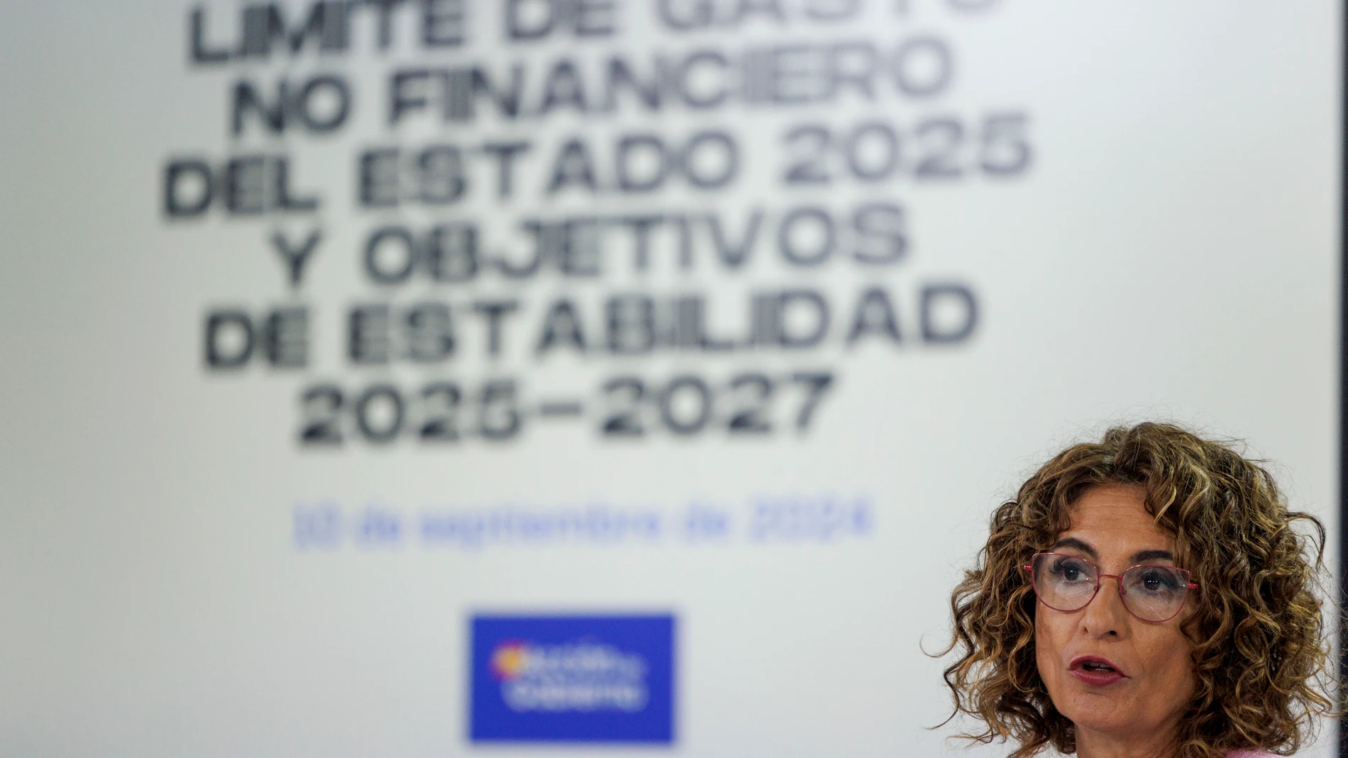 MADRID, 10/09/2024.- La vicepresidenta primera y ministra de Hacienda, María Jesús Montero, durante la rueda de prensa posterior a la reunión del Consejo de Ministros, este martes, en el complejo del Palacio de la Moncloa. EFE/ Sergio Pérez