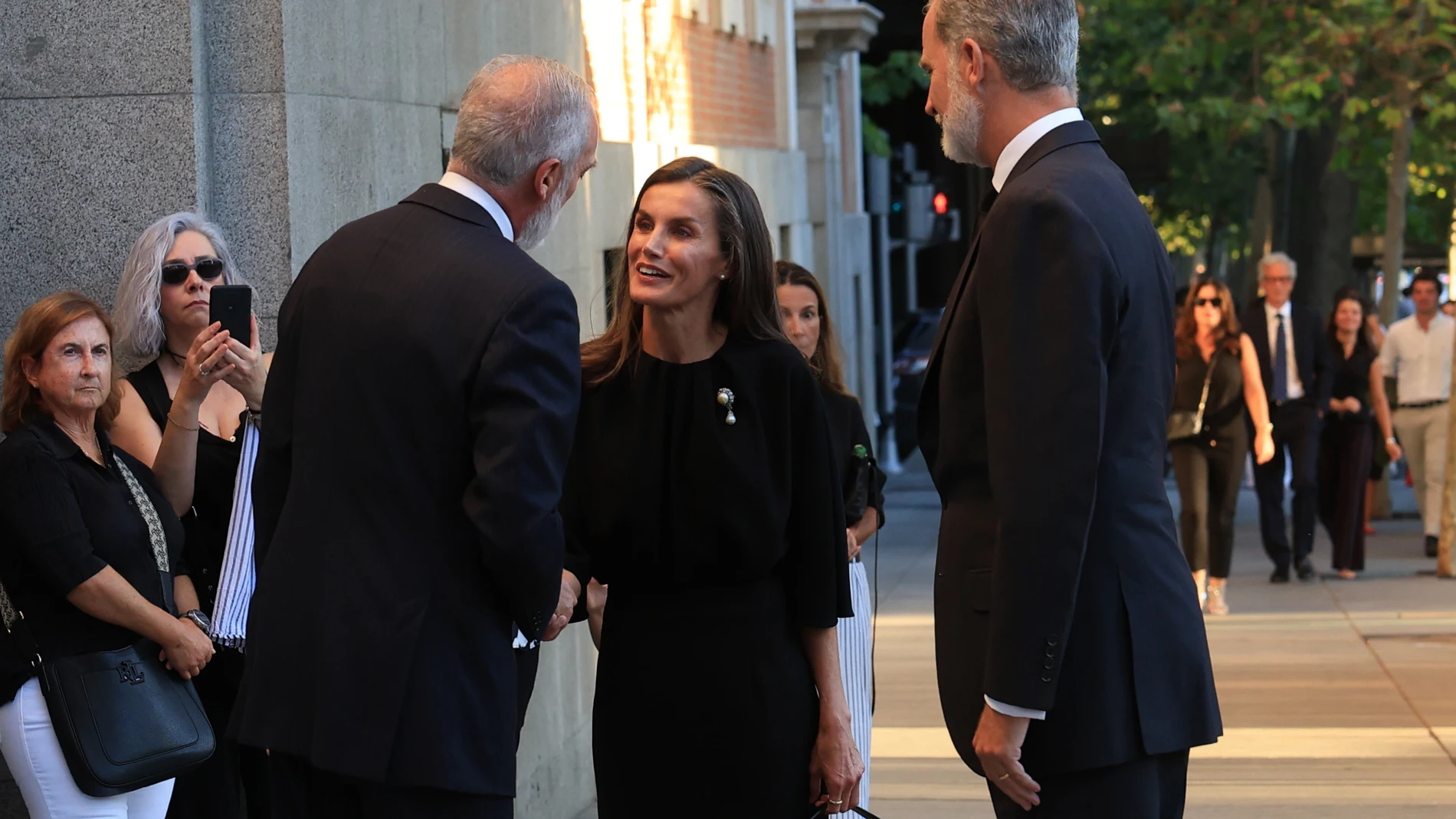 La Reina Letizia con un broche de 1886.