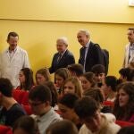 El rector Antonio Largo y el decano de Medicina, José María Fidel, dan la bienvenida a los alumnos de primer curso de la Facultad de Medicina