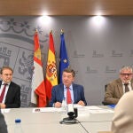 El consejero de la Presidencia, Luis Miguel González Gago preside la reunión del Consejo de Cooperación Local