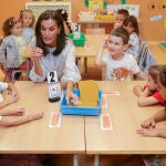 La reina Letizia en la apertura del curso escolar en un colegio de Azuqueca de Henares (Guadalajara)