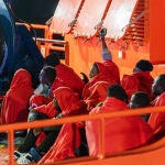 La llegada de numerosos cayucos a Canarias ha provocado una crisis migratoria en España