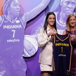 Caitlin Clark, en su elección como número del draft
