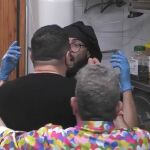 Chicote tiene que intervenir y separar a los integrantes de la taberna Danka