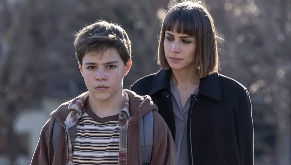 Eric Saijo y Aura Garrido en una de las escenas de "Invisible"