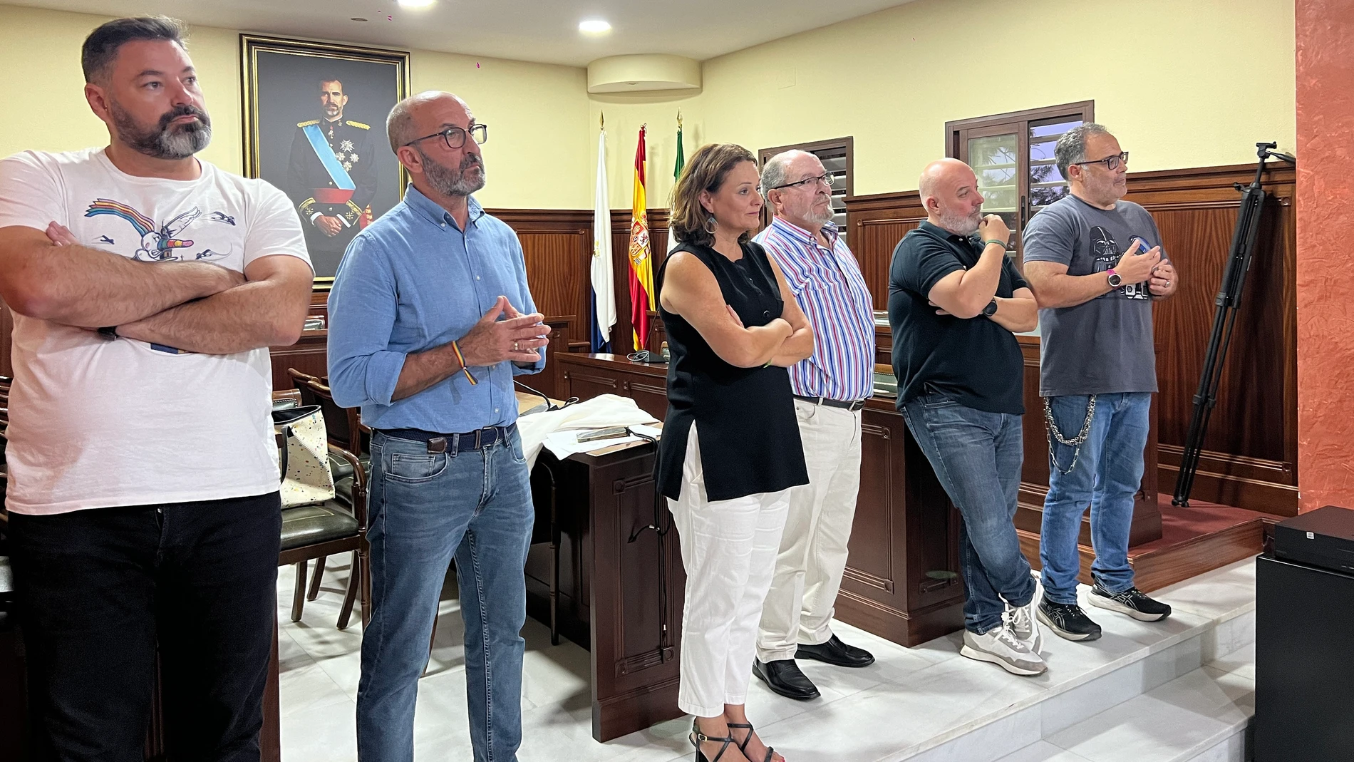 La alcaldesa con sus ediles del Gobierno local. REMITIDA / HANDOUT por AYUNTAMIENTO DE ESPARTINASFotografía remitida a medios de comunicación exclusivamente para ilustrar la noticia a la que hace referencia la imagen, y citando la procedencia de la imagen en la firma10/09/2024
