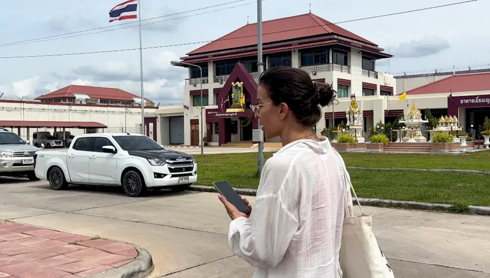 La madre de Daniel Sancho, Silvia Bronchalo, visitó hoy nuevamente a su hijo a la cárcel tailandesa de Surat Thani