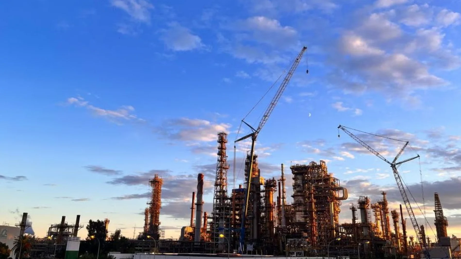 Imagen de la refinería de BP en Castellón